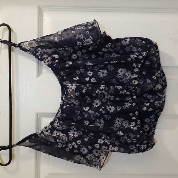 💥3/$10💥Hollister Oceanside Cold Shoulder Top - Picture 4 of 5